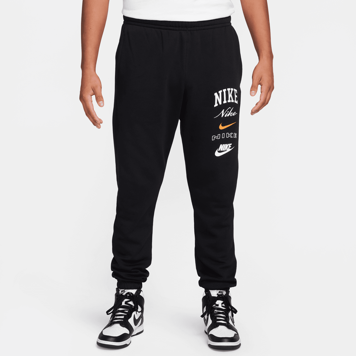 Nike Club Fleece Cuffed Pants Trainingsbroeken Kleding black sail safety orange maat: S beschikbare maaten:S M L XL XXL