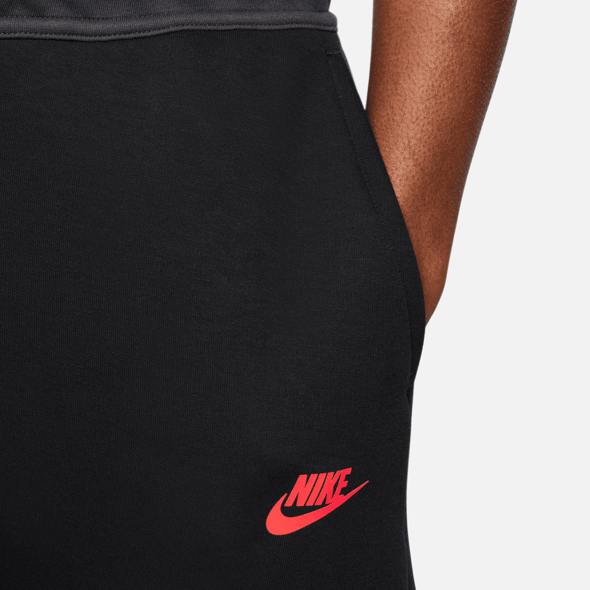 Nike Tech Fleece Jogger Trainingsbroeken Heren black dk smoke grey lt crimson maat: S beschikbare maaten:S M L XL