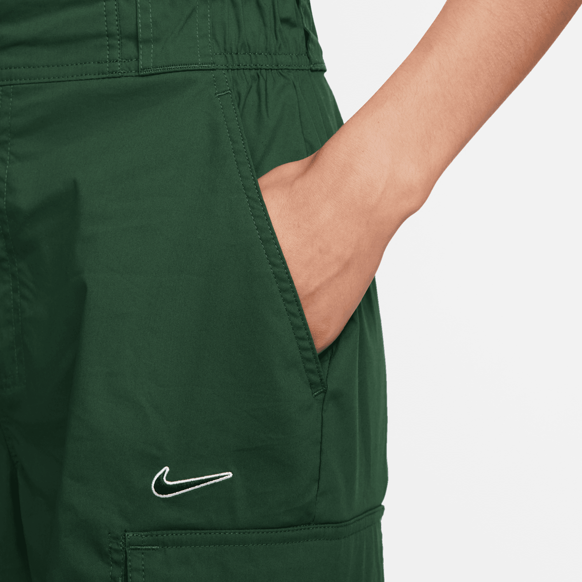Nike Sportswear Woven Loose Pants High-waisted Swoosh Trainingsbroeken Dames dunkelgrün maat: XS beschikbare maaten:XS