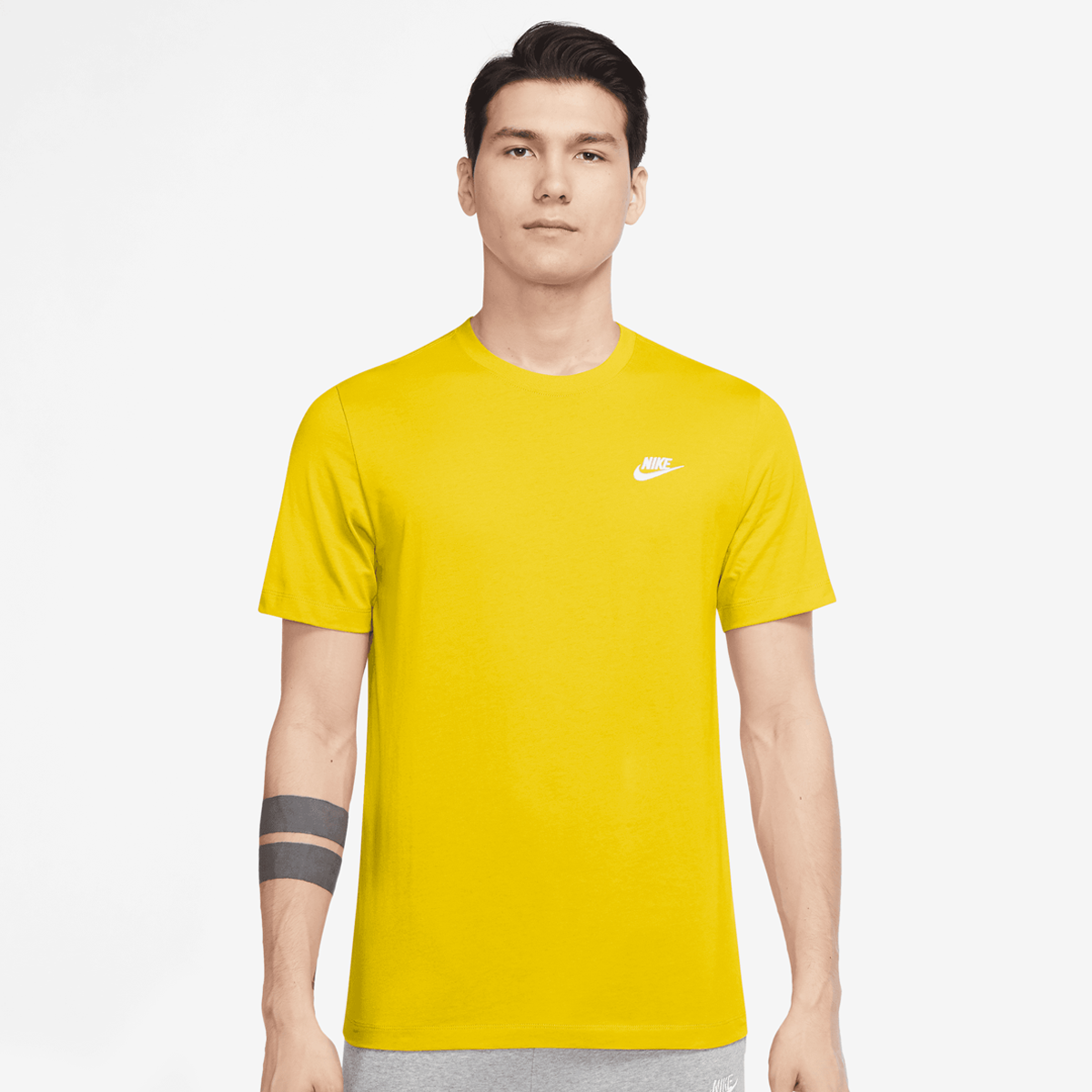 Nike Sportswear Club Tee T-shirts Heren lightening maat: XL beschikbare maaten:S M L XL XXL