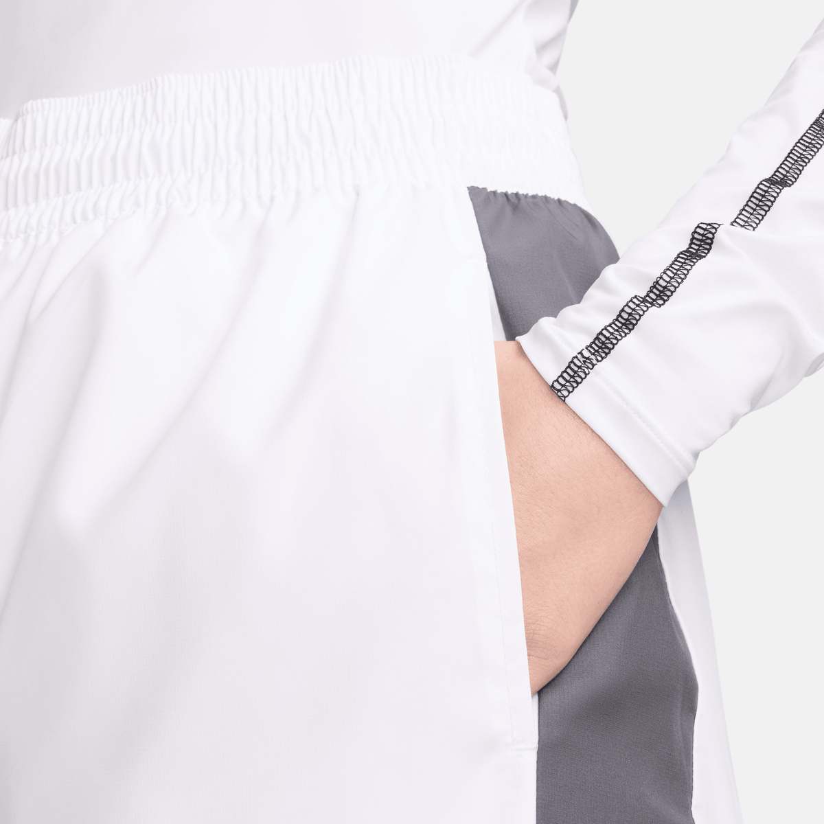 Nike Sportswear Woven Pants Trainingsbroeken Dames white iron grey light pumice maat: M beschikbare maaten:XS S M L