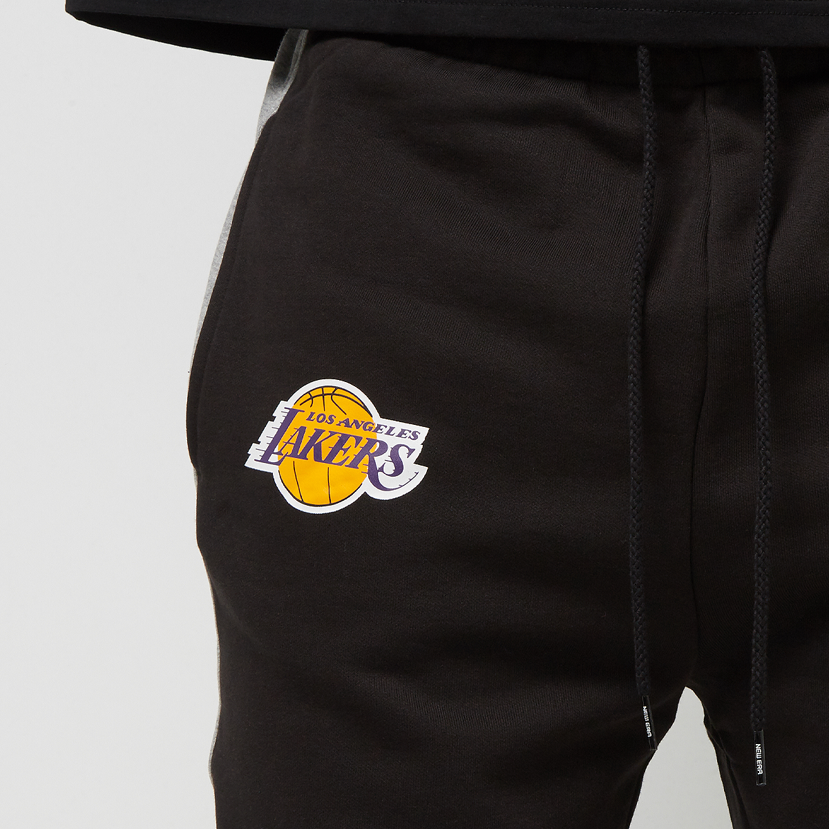 new era Nba Large Graphic Jogger Los Angeles Lakers Trainingsbroeken Heren blktrp maat: S beschikbare maaten:S L XL