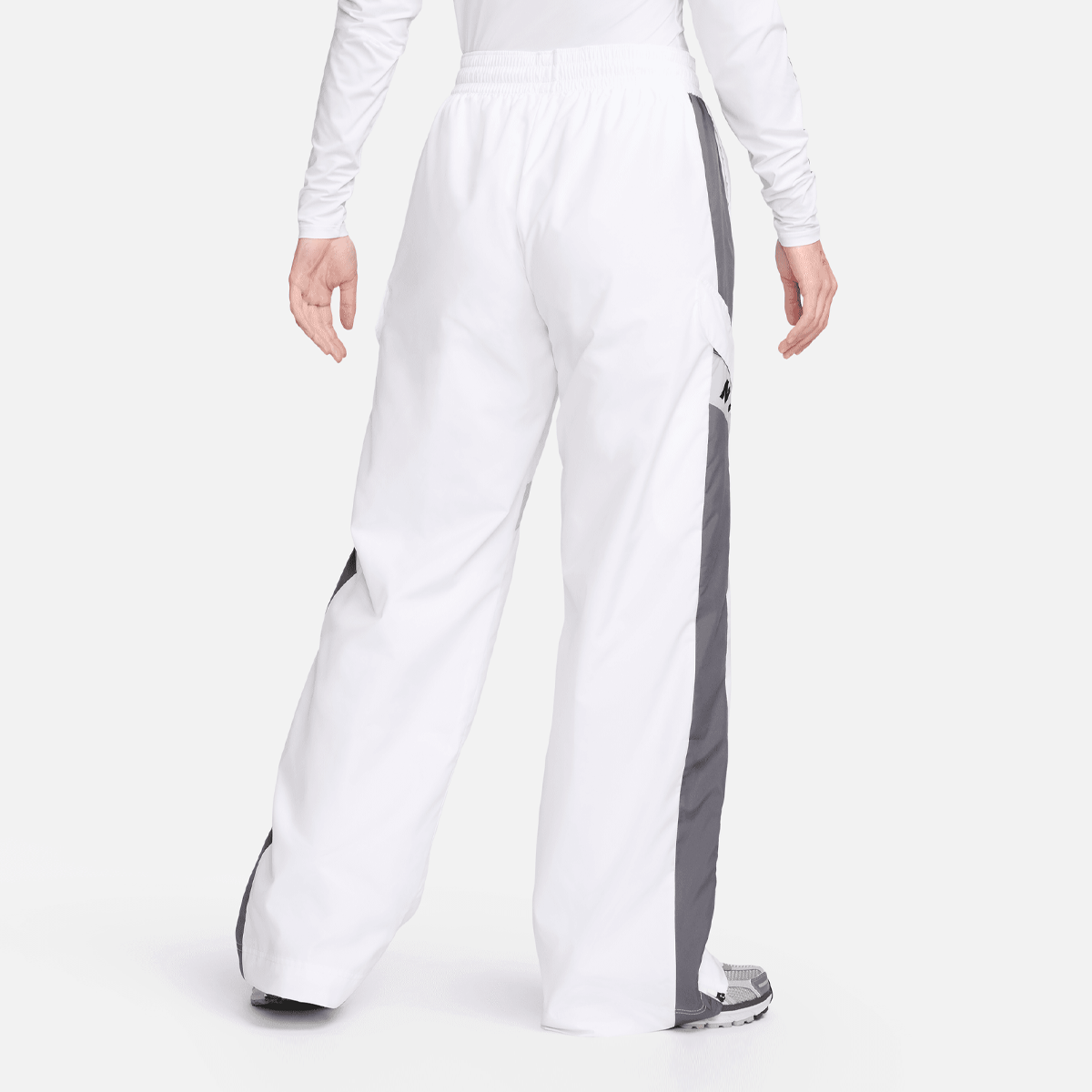 Nike Sportswear Woven Pants Trainingsbroeken Dames white iron grey light pumice maat: M beschikbare maaten:XS S M L