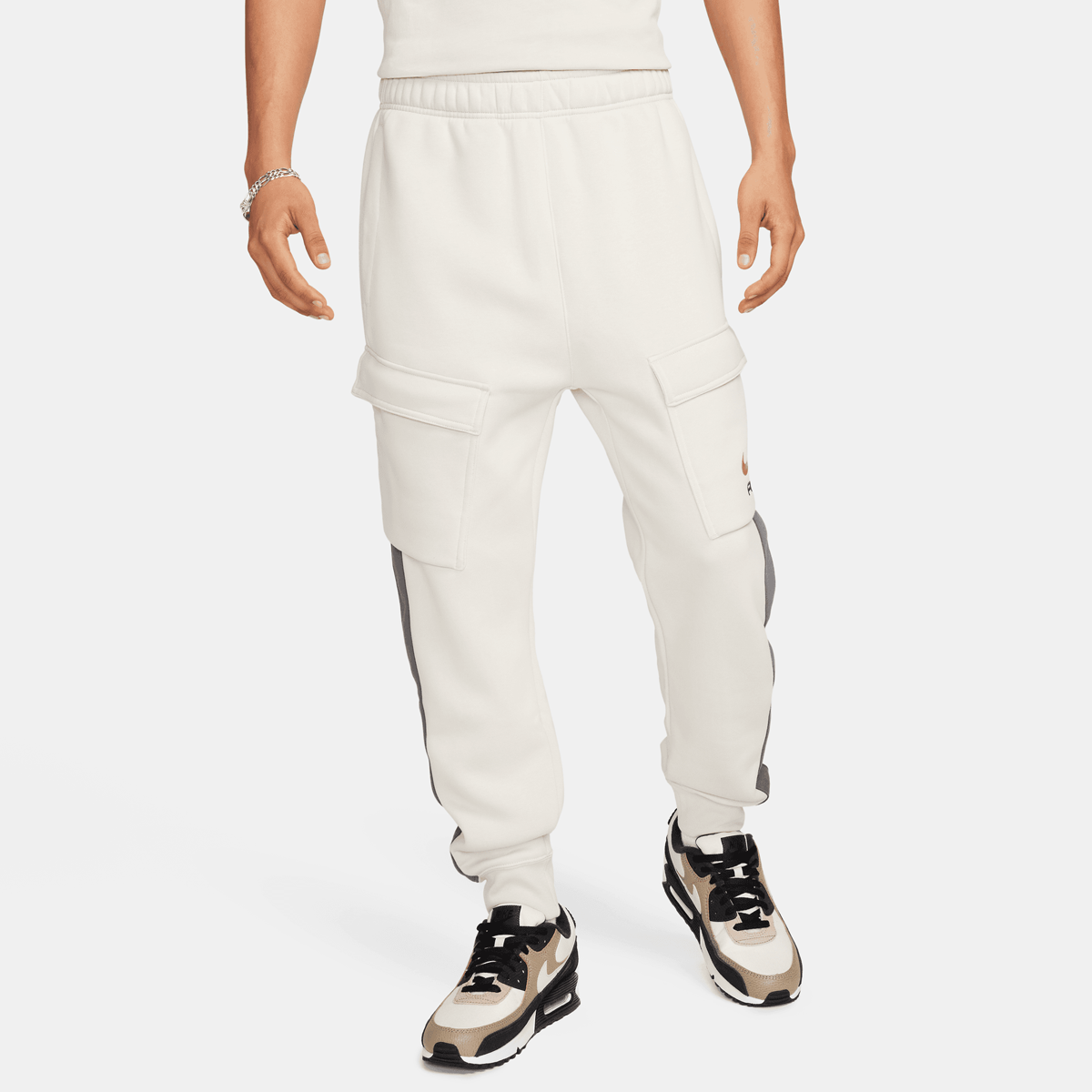Nike Sportswear Swoosh Air Cargo Pants Fleece Cargobroeken Heren lt orewood brn iron grey maat: M beschikbare maaten:S M L XL