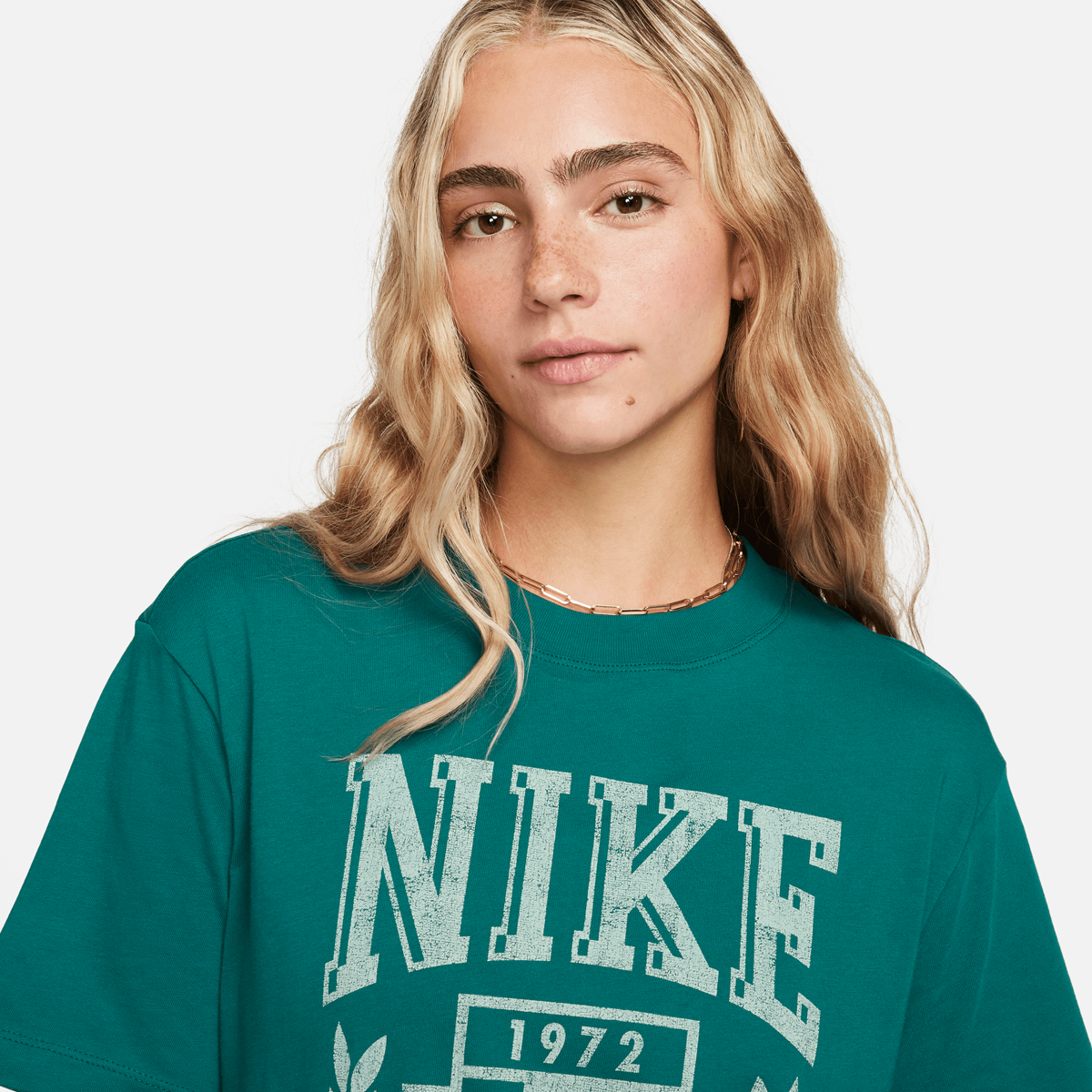Nike Sportswear Tee Boyfriend Varsity T-shirts Dames geode teal maat: XS beschikbare maaten:XS S M
