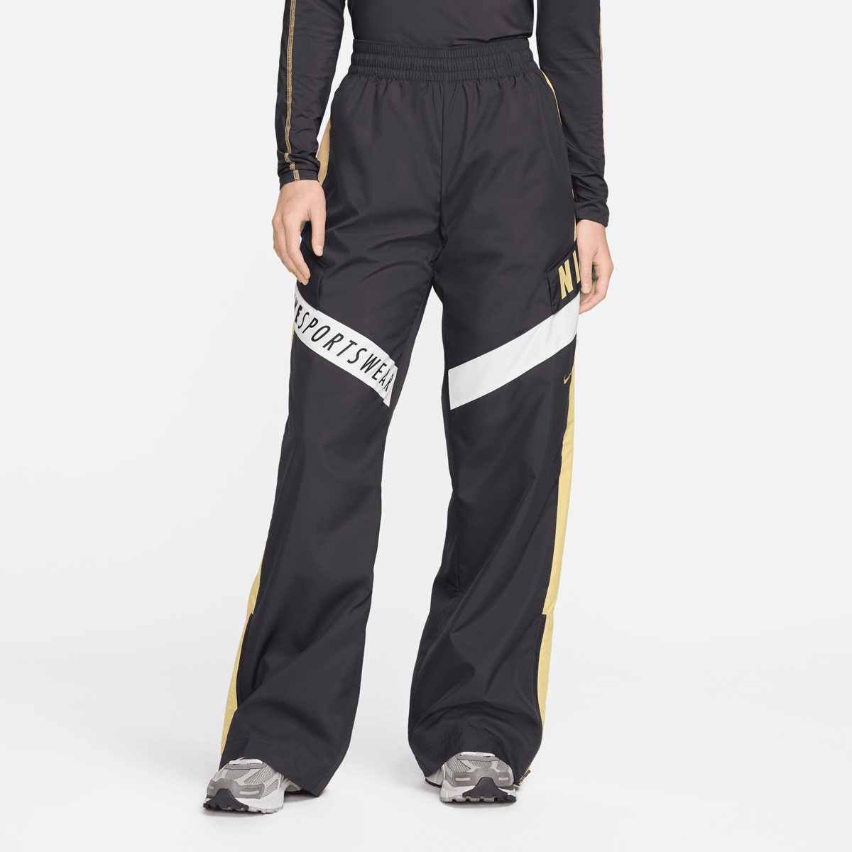 Nike Sportswear Woven Pants Trainingsbroeken Dames dk smoke grey saturn gold white maat: XS beschikbare maaten:XS S M L