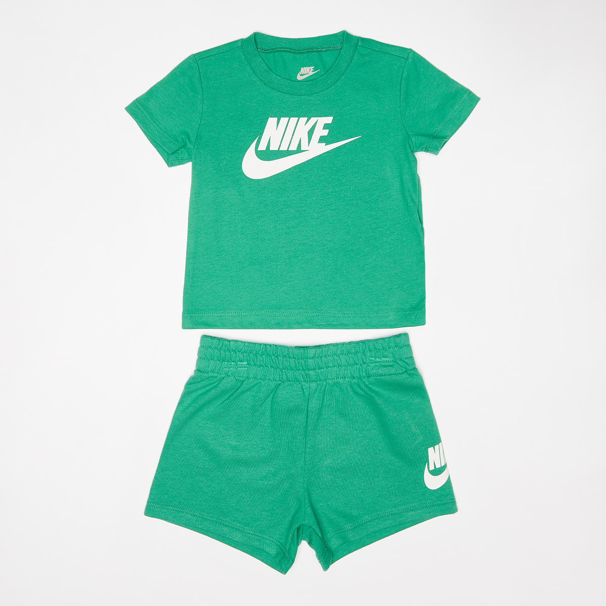Nike Club Tee & Shorts Set (2 Piece) Baby sets Kids stadium green maat: 0-3 m beschikbare maaten:0-3 m 3 m 6 m 9 m 12 m 18 m 24 m