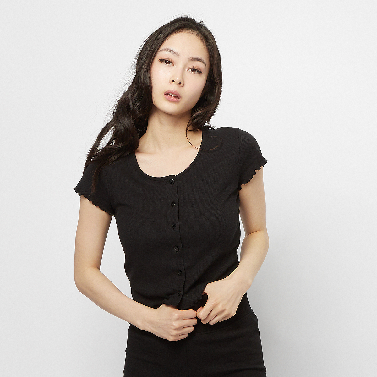 Productafbeelding: Ladies Cropped Button Up Rib Tee black