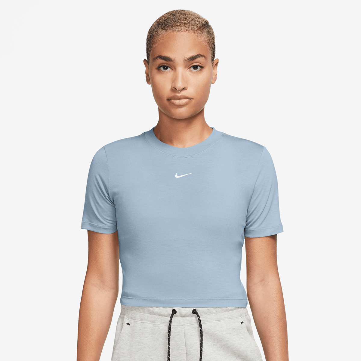 Nike Sportswear Essential Kurz-t-shirt In Schmaler Passform Für Damen T-shirts Dames armory blue maat: XS beschikbare maaten:XS S M L