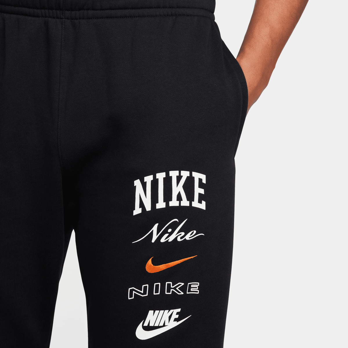 Nike Club Fleece Cuffed Pants Trainingsbroeken Kleding black sail safety orange maat: S beschikbare maaten:S M L XL XXL