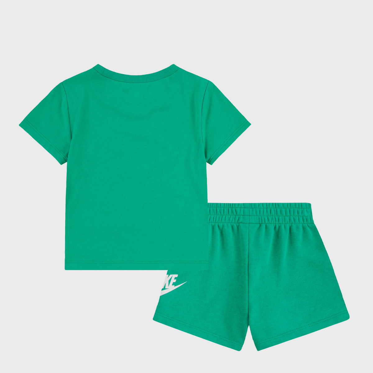 Nike Club Tee & Shorts Set (2 Piece) Baby sets Kids stadium green maat: 6 m beschikbare maaten:0-3 m 3 m 6 m 9 m 12 m 18 m 24 m
