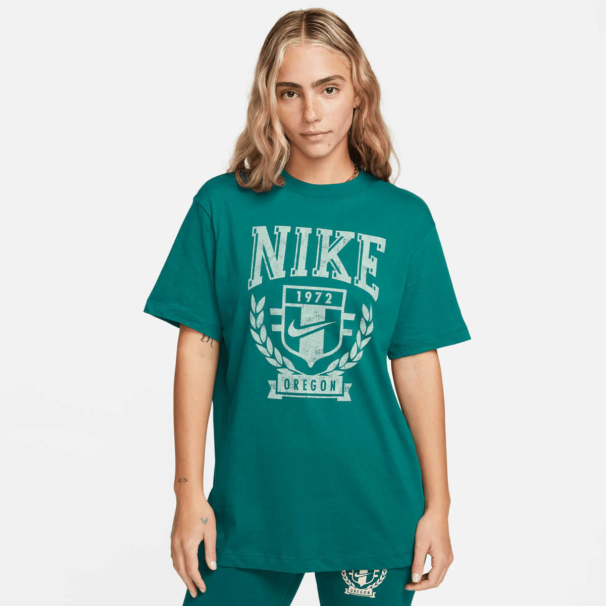 Nike Sportswear Tee Boyfriend Varsity T-shirts Dames geode teal maat: XL beschikbare maaten:XS S M L XL